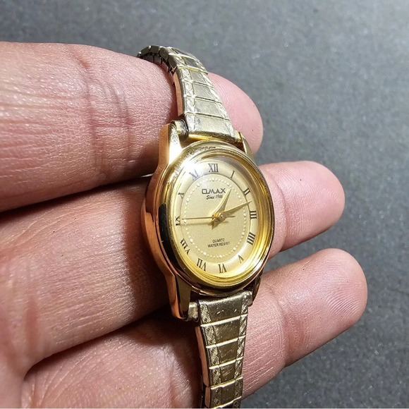 QMAX Ladies Quartz Gold Tone Fashion Watch Working Roman Dial Water Resistant - Picture 5 of 10